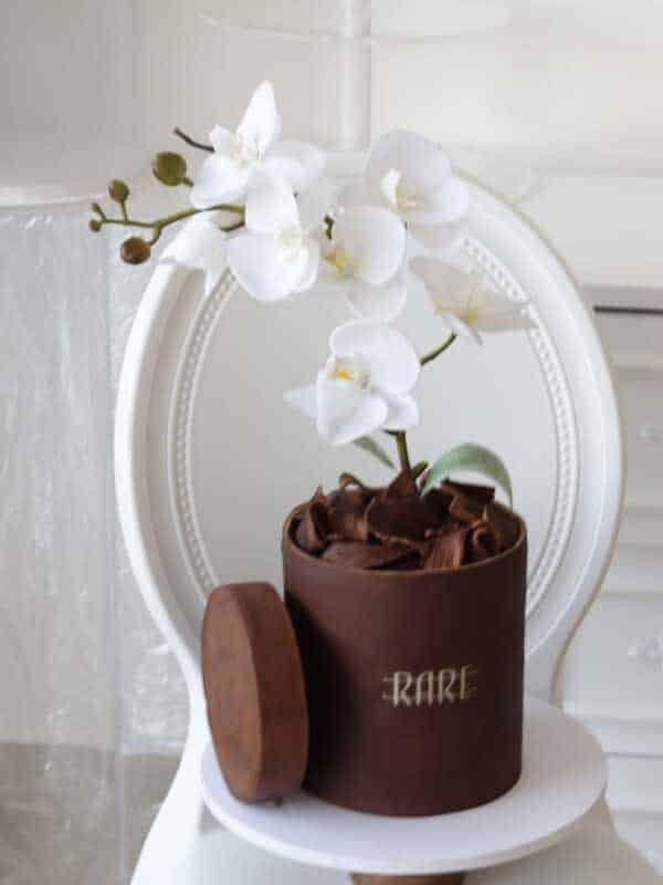 Orchid-plant-cake2.5kg-550-AED3kg-650-AED.jpeg Orchid plant cake - Image 1