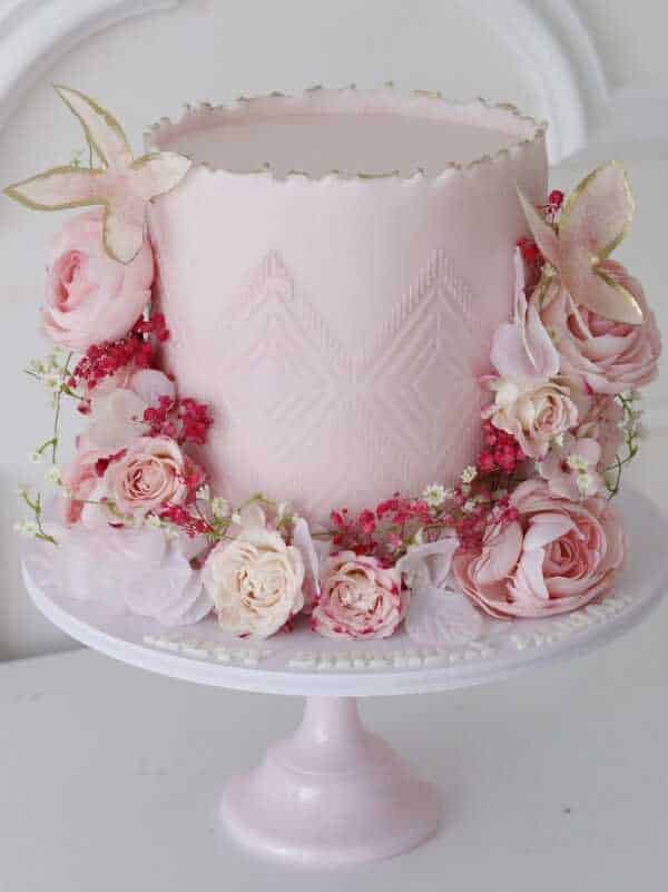 Pink-Flowers-Cake2.5kg-550-AED3kg-650-AED1.jpeg Pink Flowers Cake - Image 1