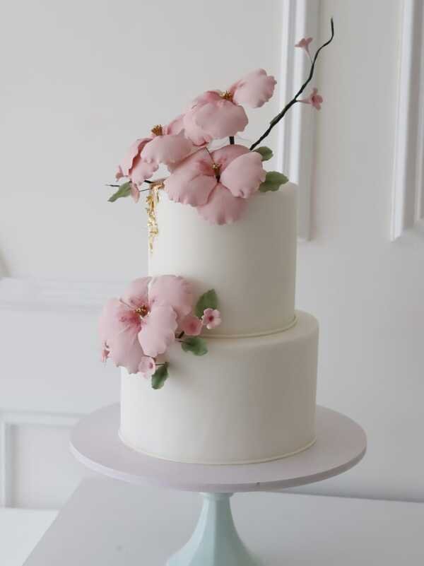 Pink-White-Cake6kg-1200-AED7kg-1400-AED.jpeg Pink White Cake - Image 1