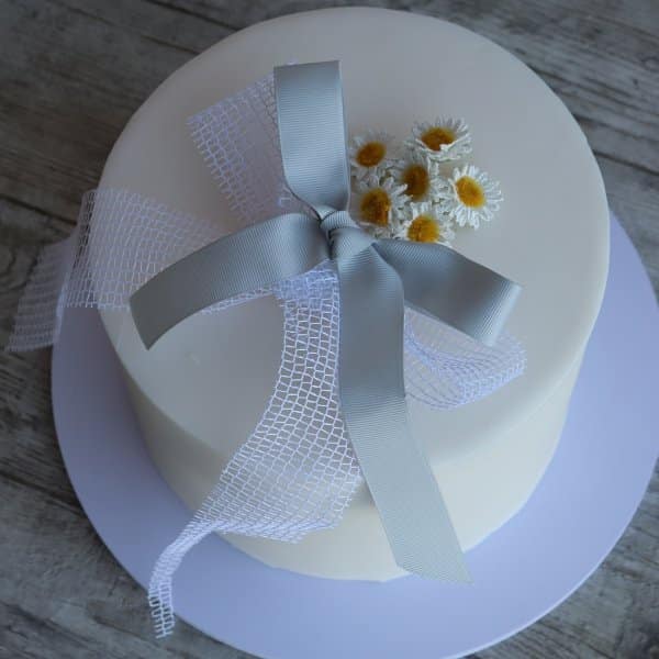 Square-2.jpg Elegant Daisy Delight Cake - Image 1